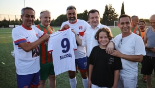 Müjdat Gürsu'nun Anısına Düzenlenen Veteran Futbol Turnuvası Başladı