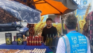 Silivri Belediyesi'nin "Belediye Kapınızda" Projesi, Pazartesi Pazarında Vatandaşlarla Buluştu