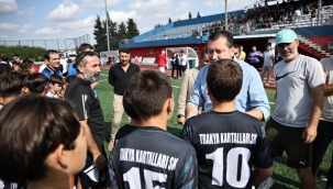 Başkan Balcıoğlu'nun Santra Vuruşuyla 30 Ağustos Zafer Kupası Futbol Turnuvası Başladı