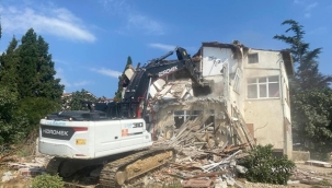 Silivri Belediyesi Riskli Yapıların Yıkımını Sürdürüyor