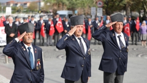 Silivri'de Gaziler Gününde Atatürk Anıtına Çelenk Sunuldu