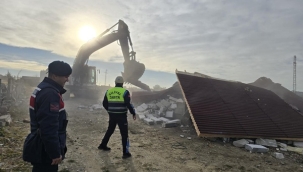 Silivri Belediyesi Çayırdere Mahallesi'nde Kaçak Yapıların Yıkımını Sürdürüyor