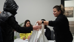 Silivri Belediyesi'nden 600 Çocuğa Kışlık Mont ve Bot Desteği