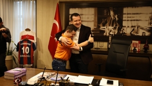 Başkan Balcıoğlu, Dünya Engelliler Günü'nde Özel Bireyleri Makamında Ağırladı