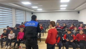 Silivri Emniyeti'nden Öğrenci ve Velilere 'Akran Zorbalığı, Siber Zorbalık ve Güvenli İnternet Kullanımı' Hakkında Seminer