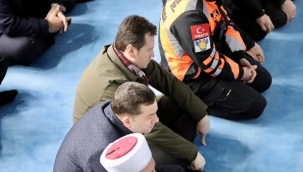 6 Şubat depremlerinde hayatını kaybedenler Zeki Çevik Camii'nde dualarla anıldı