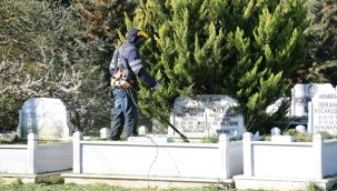 Silivri Belediyesi bayram öncesinde kabir temizliği gerçekleştirdi