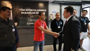 Başkan Balcıoğlu, Naim Süleymanoğlu Spor Tesisleri Kapalı Yüzme Havuzunu ziyaret etti