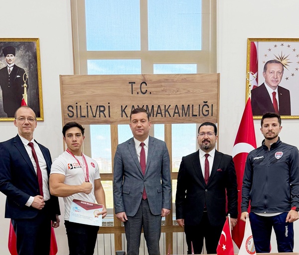 Çizgi Koleji Öğrencisi Öncel'den Bilek Güreşi Türkiye 2'nciliği