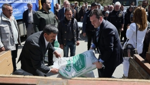  Danamandıra Mahallesin 'de Taban Gübresi Dağıtım Töreni Düzenlendi