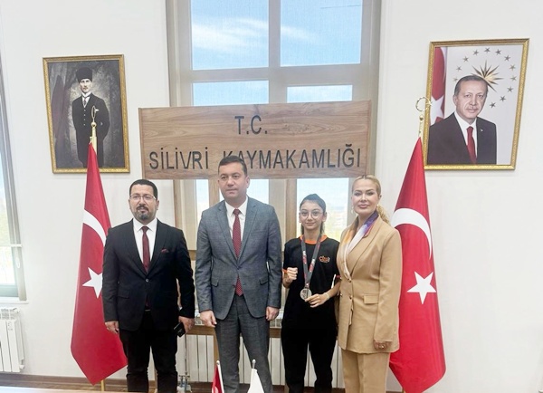 Kaymakam ve İlçe Milli Eğitim Müdürü, Avrupa İkincisi Taekwondocu Kösedağ'ı Ağırladı