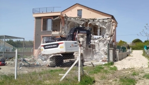 Silivri Belediyesi'nden Fener Mahallesi'nde Kaçak Yapı Yıkımı