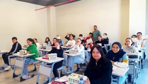 Silivri Eğitim Akademisi'nde Sınav Heyecanı Sürüyor: Öğrencilere 23 Nisan'da Kitap Sürprizi