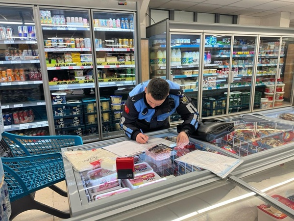 Zabıta Müdürlüğü Ekiplerinden Zincir Marketlerde Denetim