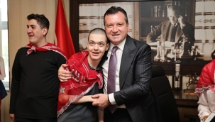 Başkan Balcıoğlu, Temsili Askerliğe Uğurlanan Gençleri Makamında Ağırladı