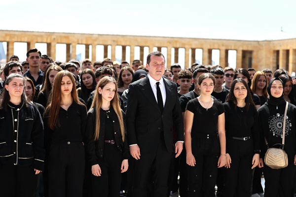 Başkan Balcıoğlu, TÜRAM Lisesi Öğrencileriyle Anıtkabir'i Ziyaret Etti
