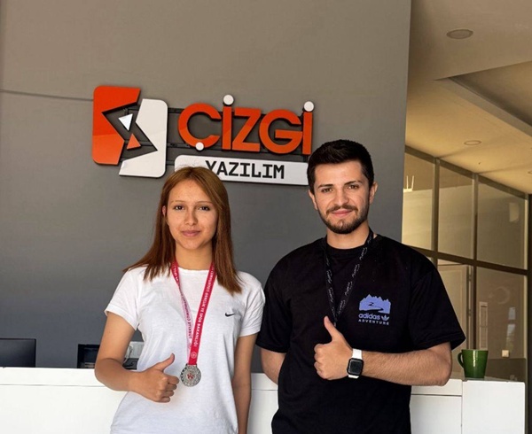 Çizgi Yazılım Anadolu Lisesi'nin Gururu: Ada Atasever İkinci Oldu