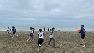 Gençler Firizbi ve Voleybol Alanında Yeteneklerini Sergiliyor