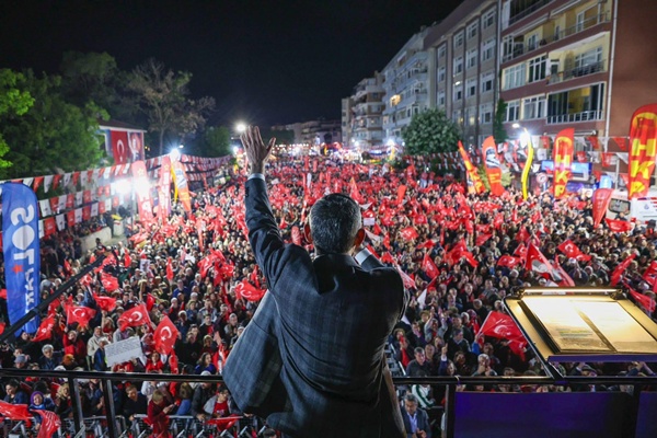 Millet iradesi Silivri Atatürk Meydanı'nda!