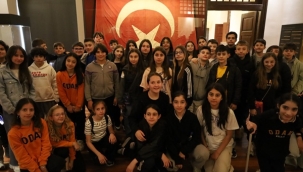 Odak Koleji'nden Anıtkabir'e Duygusal Ziyaret: "Bir Çift Mavi Gözün Işığında İlerliyoruz"