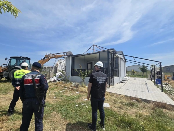 Silivri Belediyesi Beyciler Mahallesi'nde Kaçak Yapıların Yıkımına Devam Ediyor
