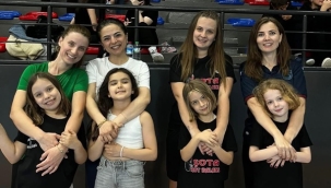 Voleybol Sahasında Anneler ve Çocuklar Bir Araya Geldi