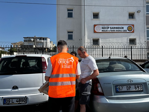 AK Parti Silivri Gençlik Kolları'ndan YKS Velilerine Moral Desteği