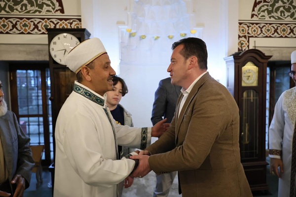 Başkan Balcıoğlu, Bayram Namazını Piri Mehmet Paşa Camii'nde Kıldı