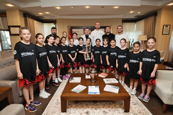 Başkan Balcıoğlu, Büyükkılıçlıspor U-19 Kız Basketbol Takımını Ağırladı