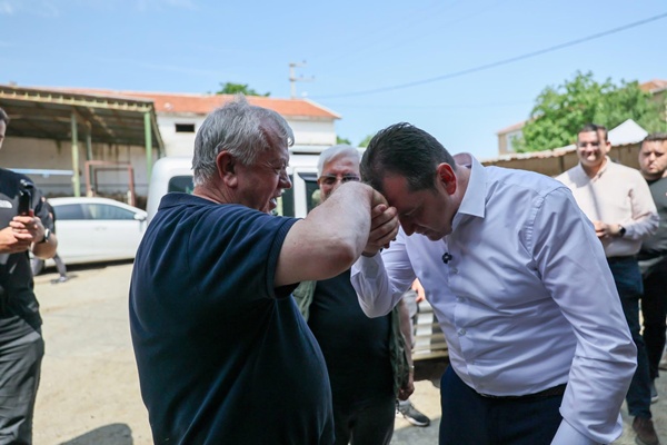 Başkan Balcıoğlu, Gazitepe Mahallesi'nde Vatandaşlarla Bayramlaştı