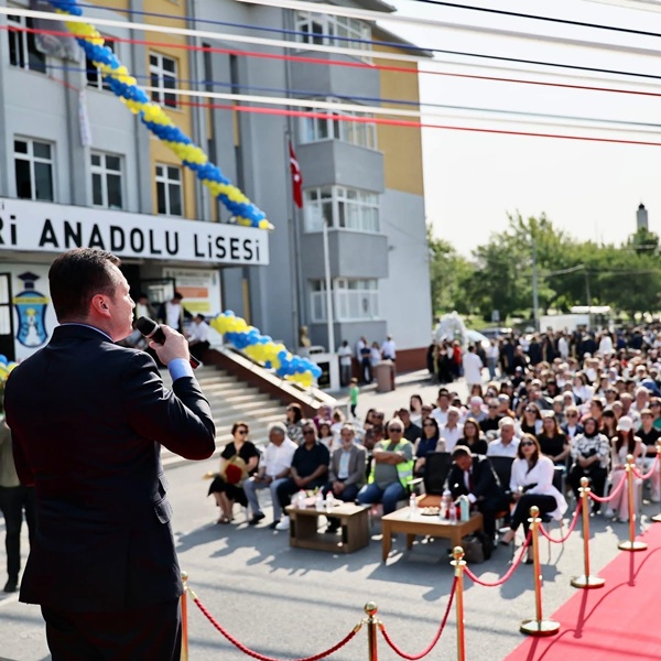 Başkan Balcıoğlu, Silivri Anadolu Lisesi Mezuniyet Törenine Katıldı