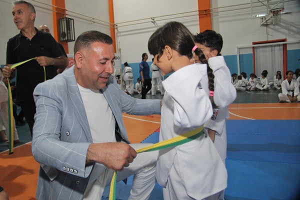 Murat Yıldız, Taekwondo Töreninde Gençlere Kuşak Taktı: "Amatör Spora Desteğimiz Sürecek!"