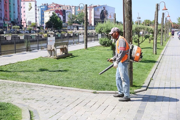 Silivri'nin Dört Bir Yanında Temizlik, Bakım ve Peyzaj Çalışmaları Sürdürülüyor