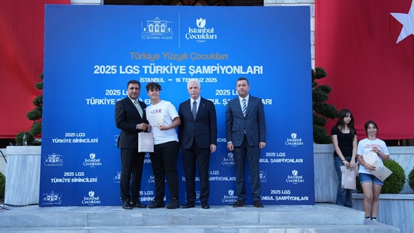 LGS Şampiyonu Odak Kolejli Arda Gür'e Valilik Onuru!