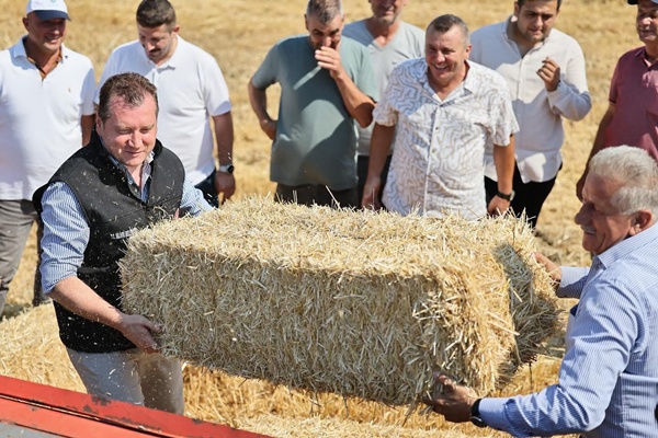 Silivri Belediyesi'nden Üreticiye 5 Milyon TL'lik Yem ve Saman Desteği
