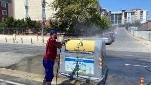 Silivri'de Çöp Konteynerleri Yaz Boyunca Düzenli Olarak Dezenfekte Ediliyor