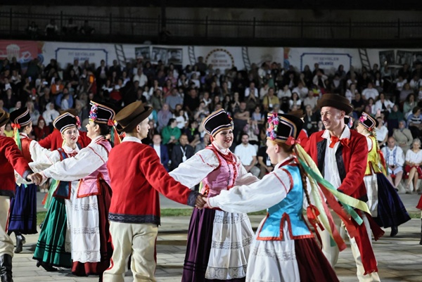 FolkFest'in ilk günü coşkuyla gerçekleşti