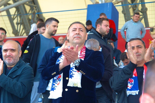 Silivrispor'dan İnegöl Kafkasspor'a 1-0: Murat Yıldız'ın Moral Desteği Galibiyeti Getirdi