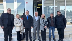 Ferhat Çetin Sahada: 'Bu Yol Hizmet Yolu' Diyerek Silivri Esnafıyla Omuz Omuza