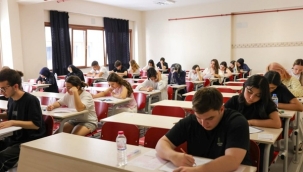 Eğitim Akademisi gençlerin sınav yolculuğunda yanında