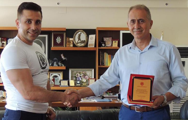 Dodurka spor kulübü başkanını tebrik etti!