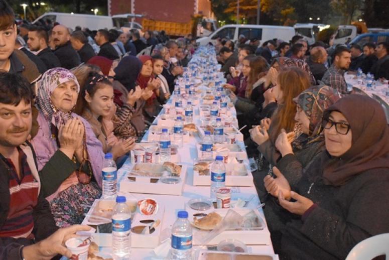 Değirmenköylüler Gönül Sofrası'nda iftar yaptı