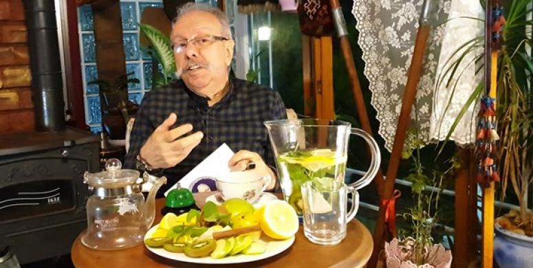 Prof. Dr. Özyaral'dan 'Doyuran Ama Beslemeyen Gıdalar' söyleşisi