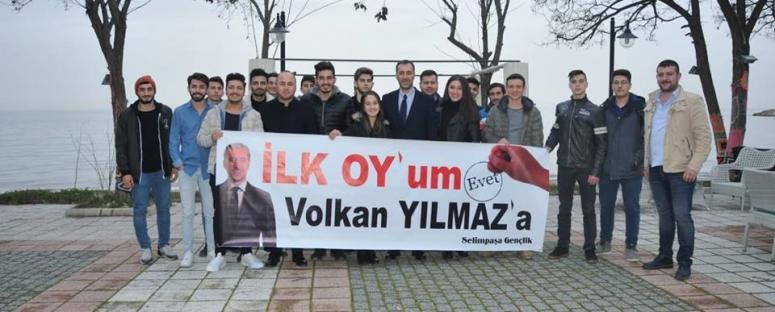 Yılmaz, ilk kez oy kullanacak gençlerle buluştu