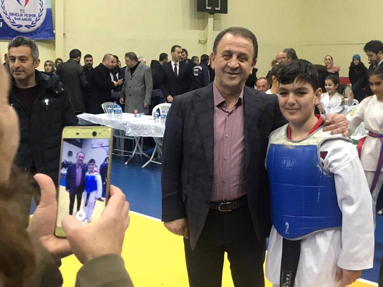 Işıklar taekwondocular ile bir araya geldi