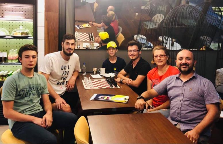 Fenerbahçeli Kalinic Akıncıoğlu Ailesiyle Karşı Karşıya