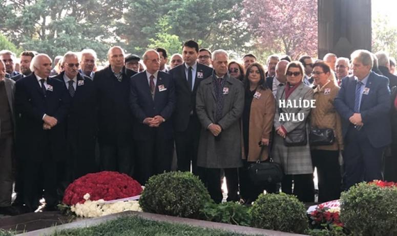 Avlu, Turgut Özal'ın anma törenine katıldı