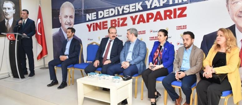 AK Parti'de kalabalık bayramlaşma