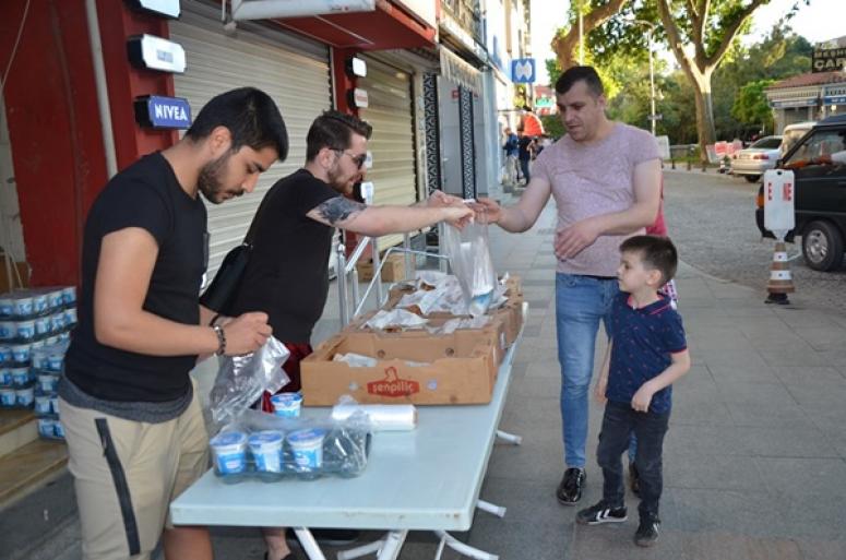 Silivrili gençlerden Kadir Gecesi'nde anlamlı hayır