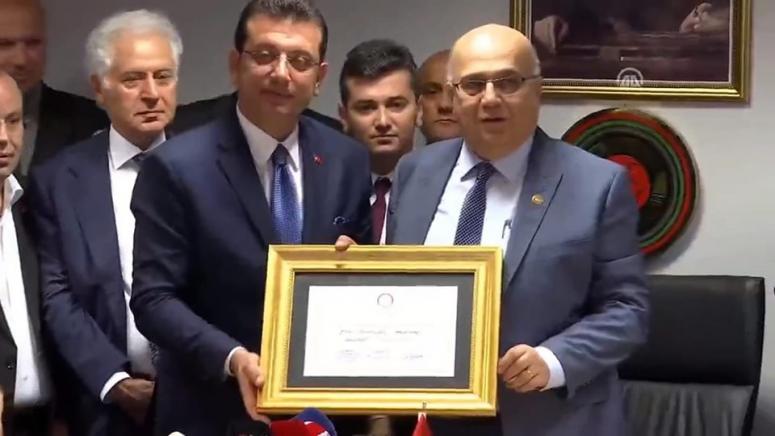 İmamoğlu, mazbatasını aldı